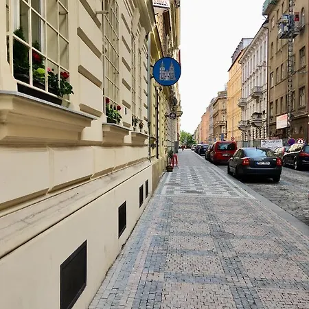 Comfortable In The Center Of Daire
